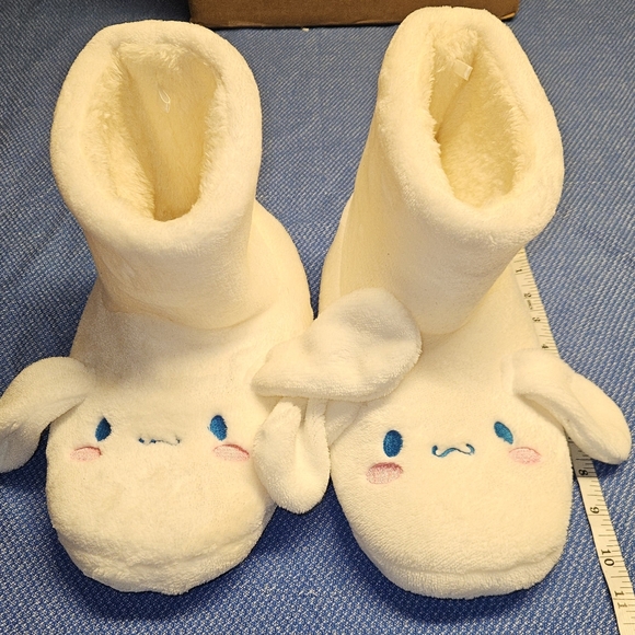 Cinnamoroll Plush Slipper Boots szXL Never Wore Sold Out Online Will Go Quick! - Picture 1 of 8